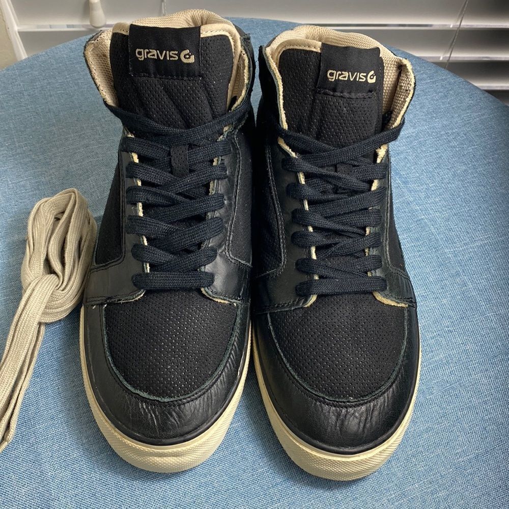 Gravis black men’s Lowdown Hi Cut hemp skate shoes size 11.5